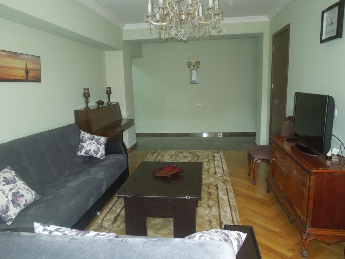 Nellie'S Apartment Batumi Exterior foto